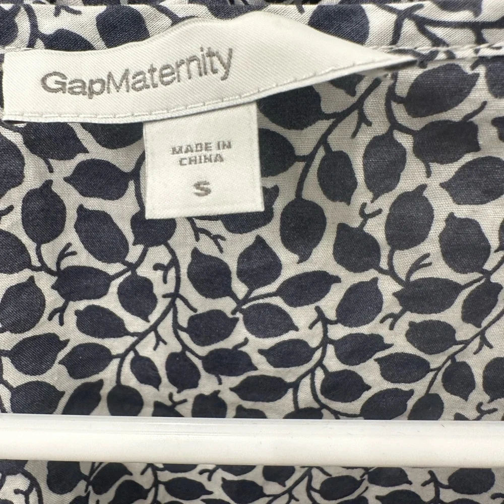 GAP Navy and White Leaf Print Maternity Blouse Small